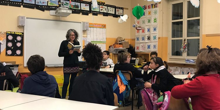 I giurati della Scuola primaria XXV Aprile di Biella all'opera nelle attività di lettura dei libri finalisti alla categoria +6