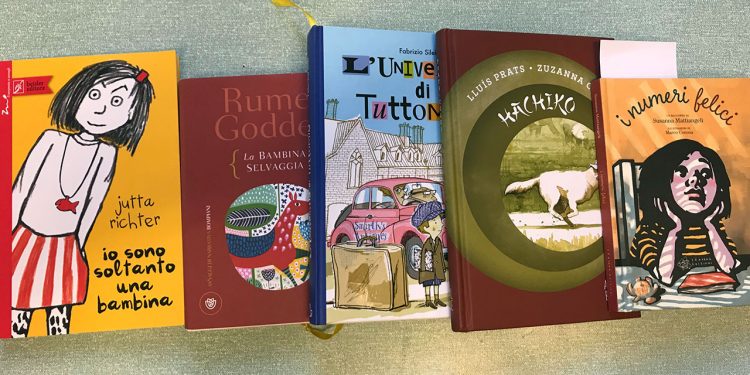I giurati della Scuola primaria XXV Aprile di Biella all'opera nelle attività di lettura dei libri finalisti alla categoria +6