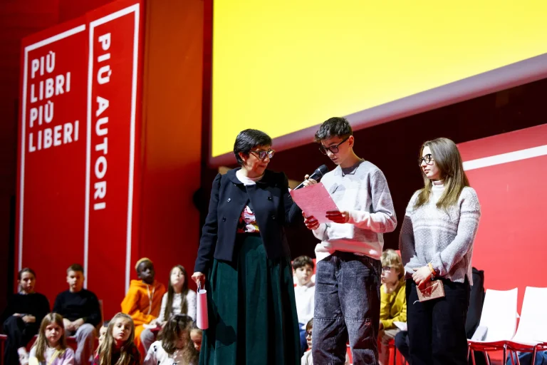 Immagine per la finale della X edizione, del Premio Strega Ragazze e Ragazzi. Più Libri Più Liberi, 5/12/2025. Credits MUSA